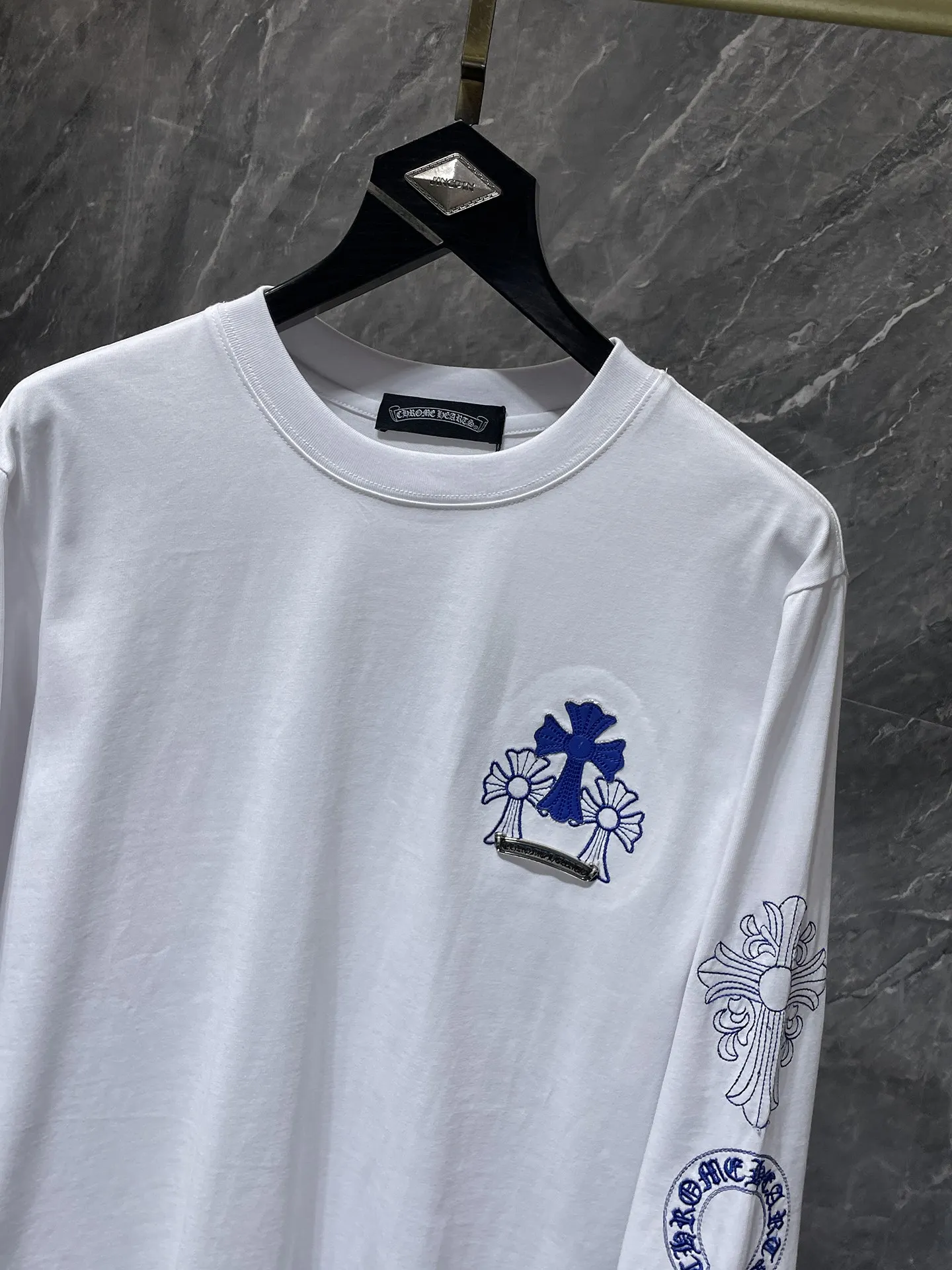P180 Chrome Hearts🍁Long T Series🍁 Available simultaneously at counters❤️Fully upgraded fabrics! ! Crow Sanskrit letters blue cross arm horseshoe embroidered long-sleeved T. Re-engraved version 1:1 high weight original fabric 🌈Recommended colors: black white 🌈 Size: S, M, L, XL